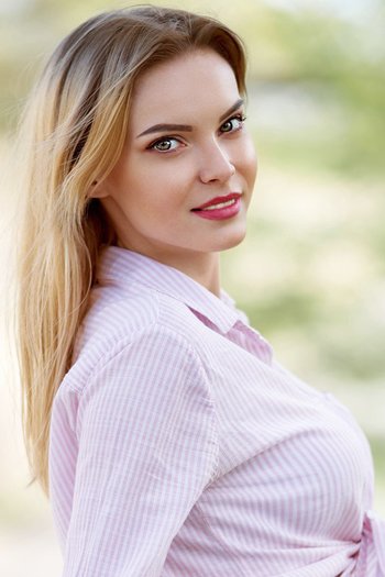 Anna Nikolaev 588644 Anna