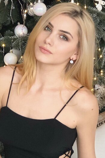 Yuliya Nikolaev 940989 Yuliya